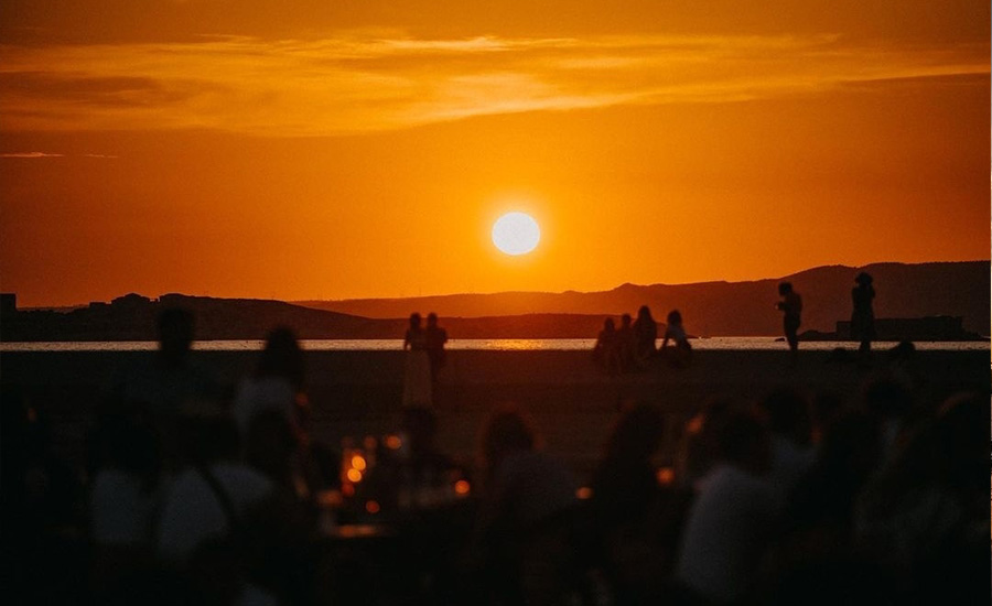 sunset orange à la cabane des amis